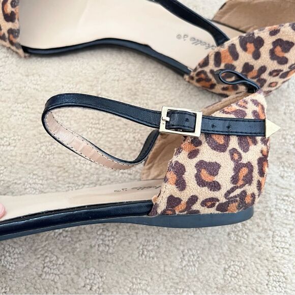 Breckelle's Leopard Print Ankle Strap‎ Pointed Toe D'orsay Flat Shoes - Picture 12 of 12